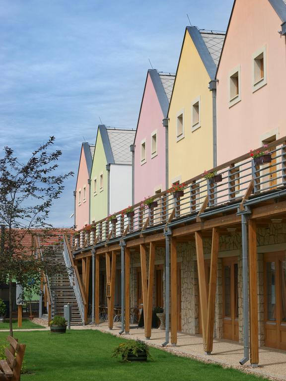 Hotel Kravi Hora Bořetice Eksteriør bilde